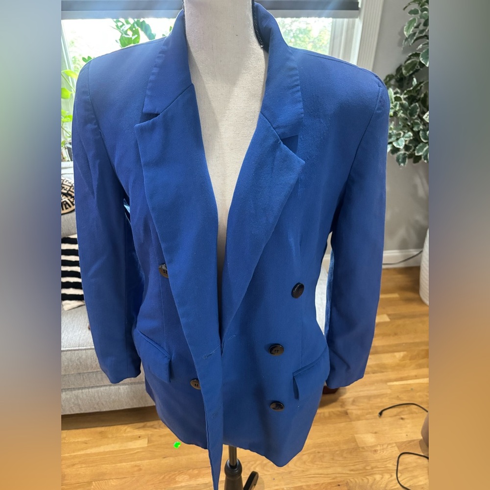 Christian Dior Women's Paris Blazer
Suit Jacket Size:6, NEW YORK
Blue - Picture 14 of 17